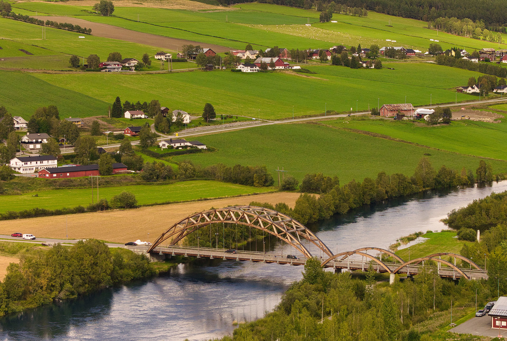 Tynset bruen og landskap bak, Revisorkonsult på Tynset
