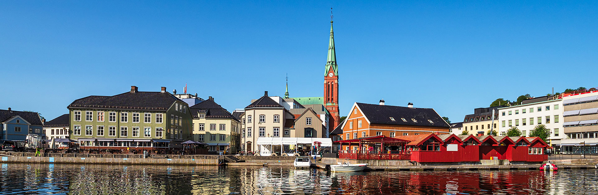 Arendal sentrum med kirketårn og bebyggelse, Revisorkonsult i Arendal
