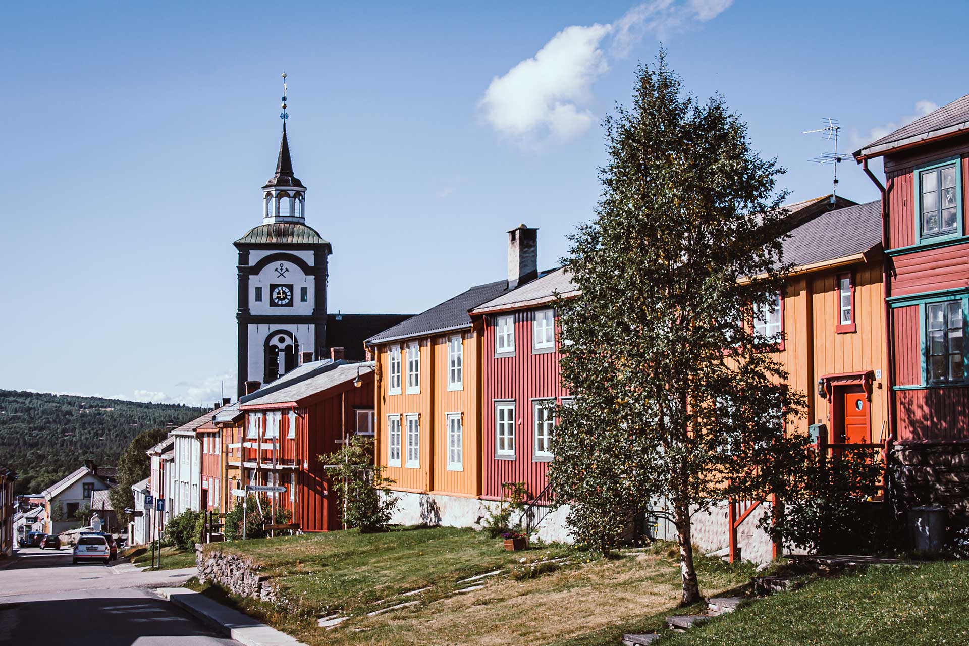 Røros kirke og gaten utenfor, Revisorkonsult på Røros
